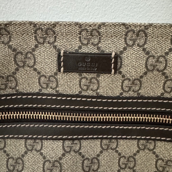 LIKE NEW Authentic Gucci Crossbody - Picture 2 of 14